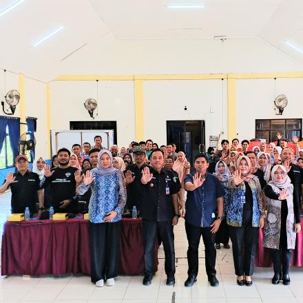 Sosialisasi Peraturan Perundang Undangan KLA di Aula Kecamatan Mataraman